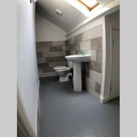 Lejlighed Central Cosy 4 Bed House With Parking On Site