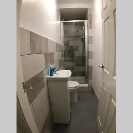Lejlighed Central Cosy 4 Bed House With Parking On Site *
